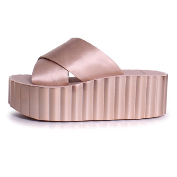 Tory Burch
Scallop Wedge Platform in Bellini Blush - Picture 3 of 5